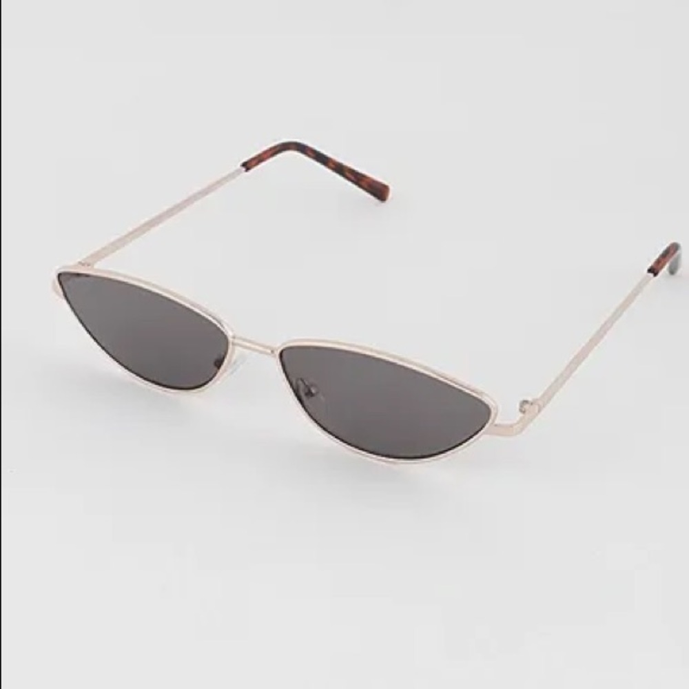 Cat Eye Sunglasses • Black
